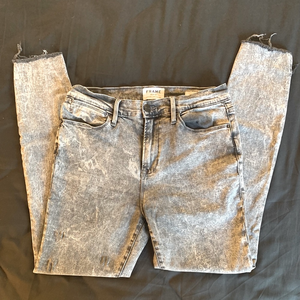 Frame Le High Skinny Crop in Division Chew jeans.